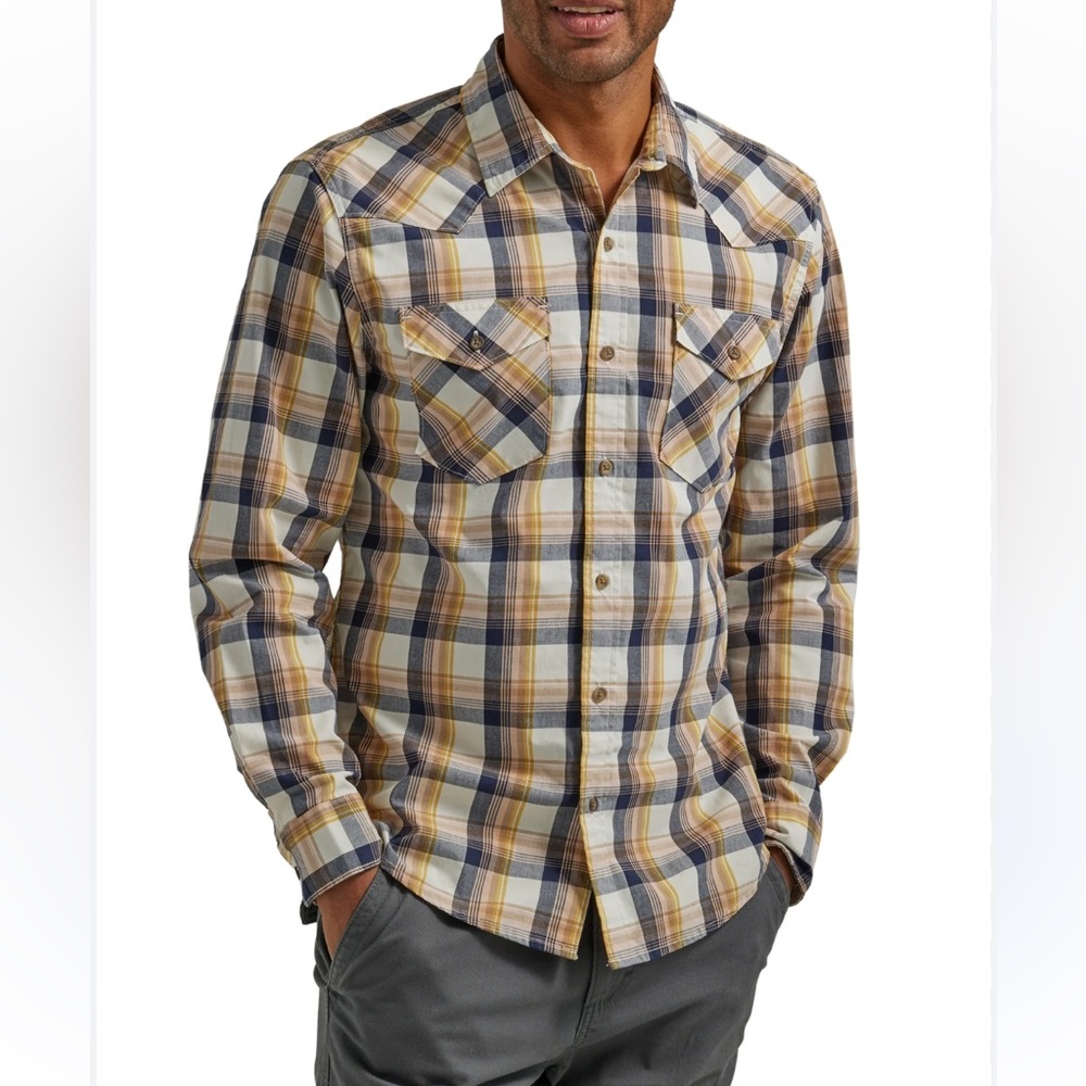 Wrangler Men's Plaid Button-Up Shirt
